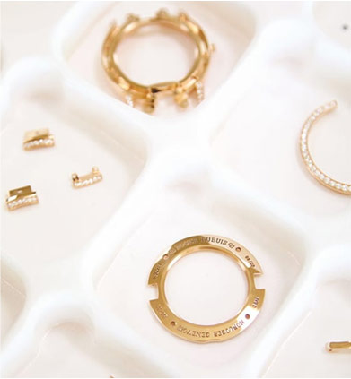 零件清洗完毕后将机芯装入表壳并进行检测-泰格豪雅售后维修服务中心