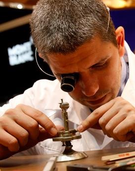 华特·沃尔顿-广州泰格豪雅维修中心制表师